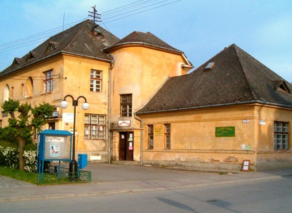Starú radnicu, ktorá je mojou najobľúbenejšou stavbou „na varošu“, postavili v medzivojnovom období za neuveriteľné tri mesiace