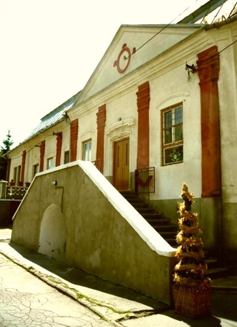 Dnes už jediný z pôvodne troch giraltovských kaštieľov