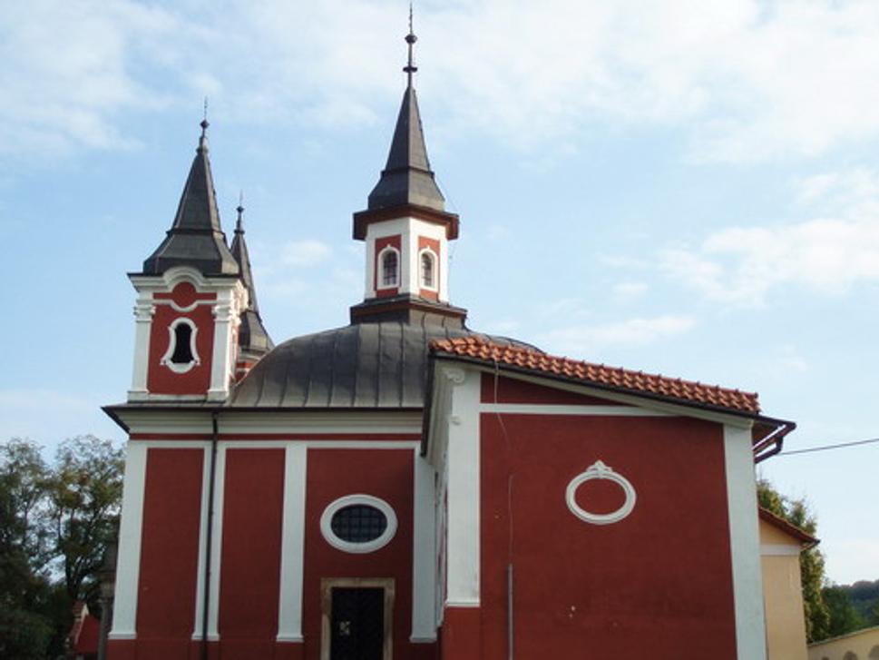 Koastol sv. Kríža z profilu...