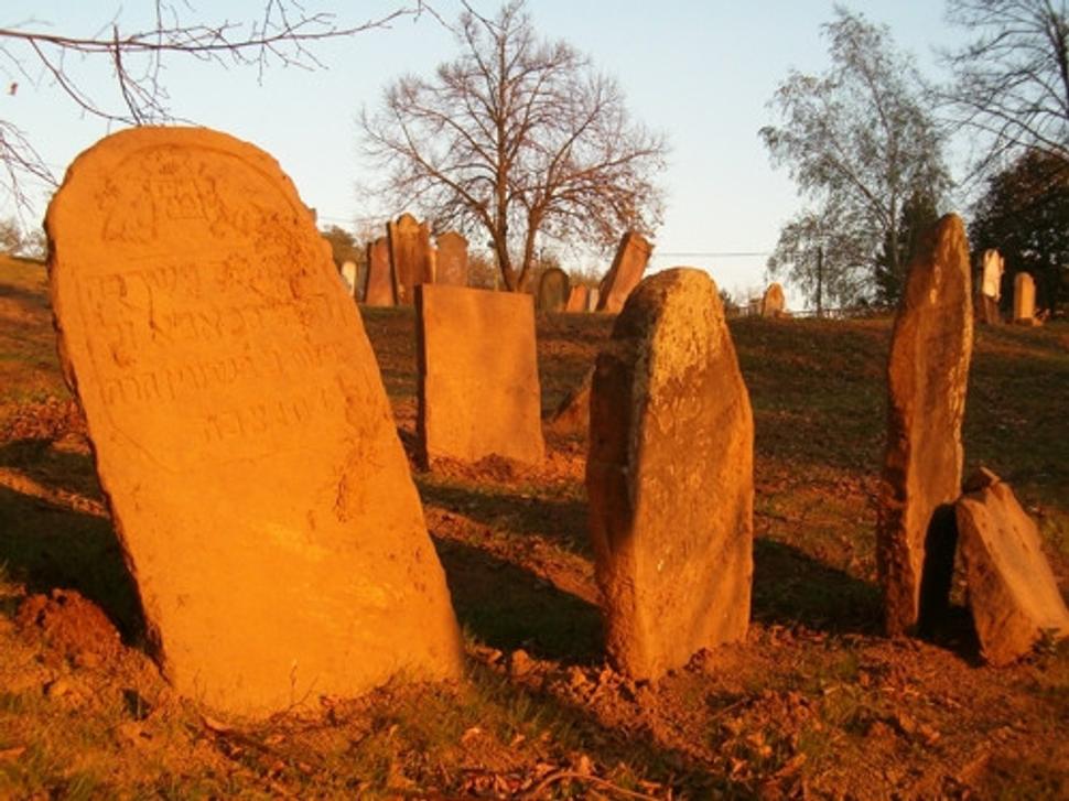 Židovský cintorín podvečer