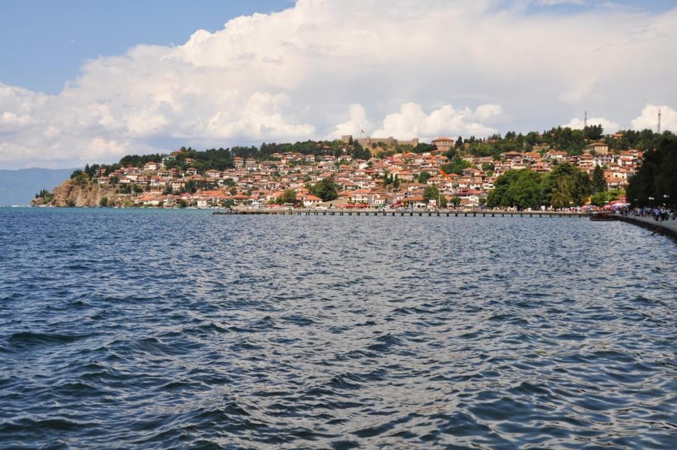Starý Ohrid na brehu jazera