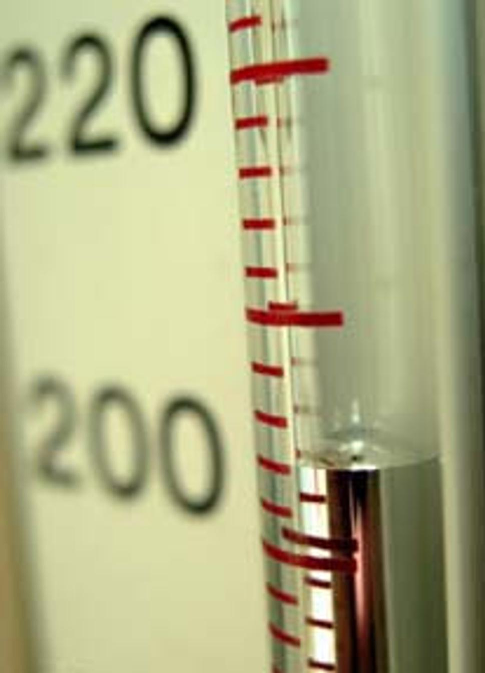 Hydrargyrum pulzuje nad 200 mmHg. Tak to je už naozaj zle.