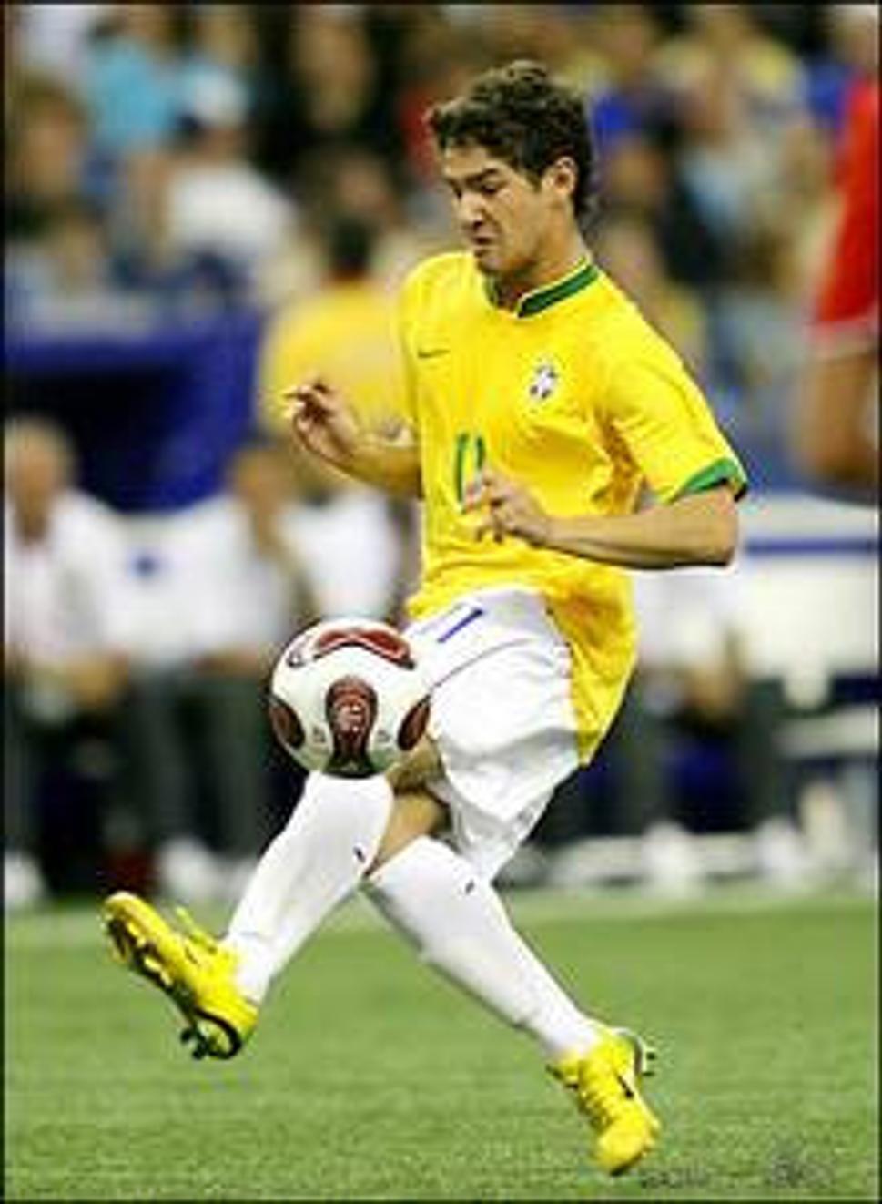 Pato v kanárikovom drese brazílskej reprezentácie