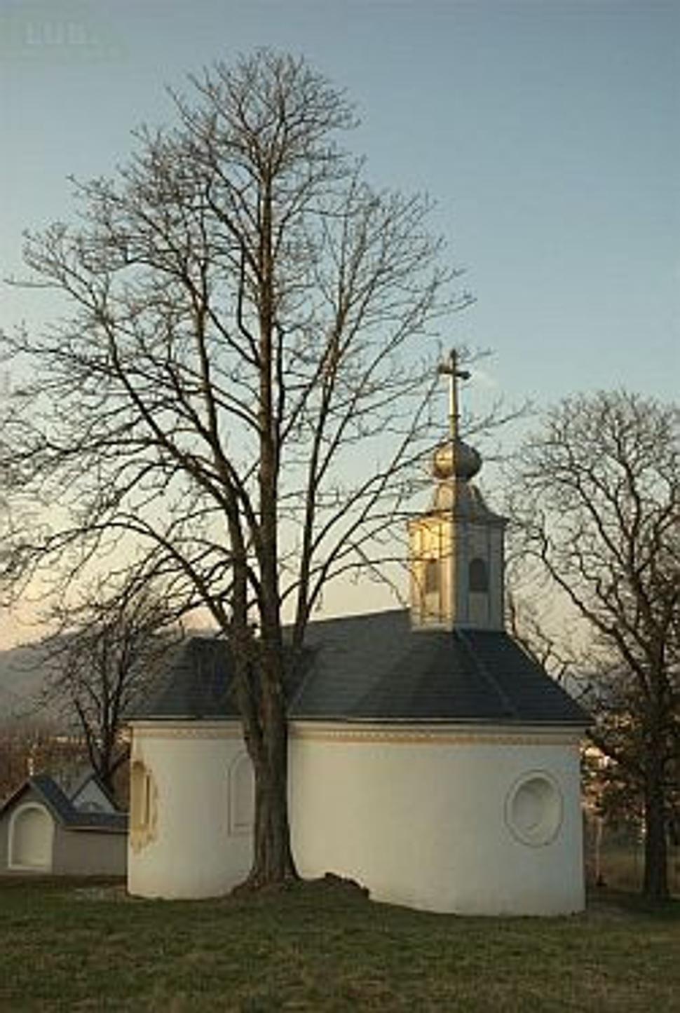 Kostol sv. Kríža zozadu