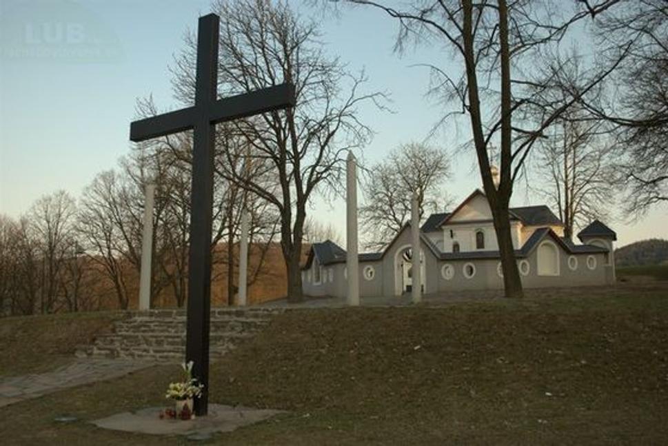 Kostol sv. Kríža spredu