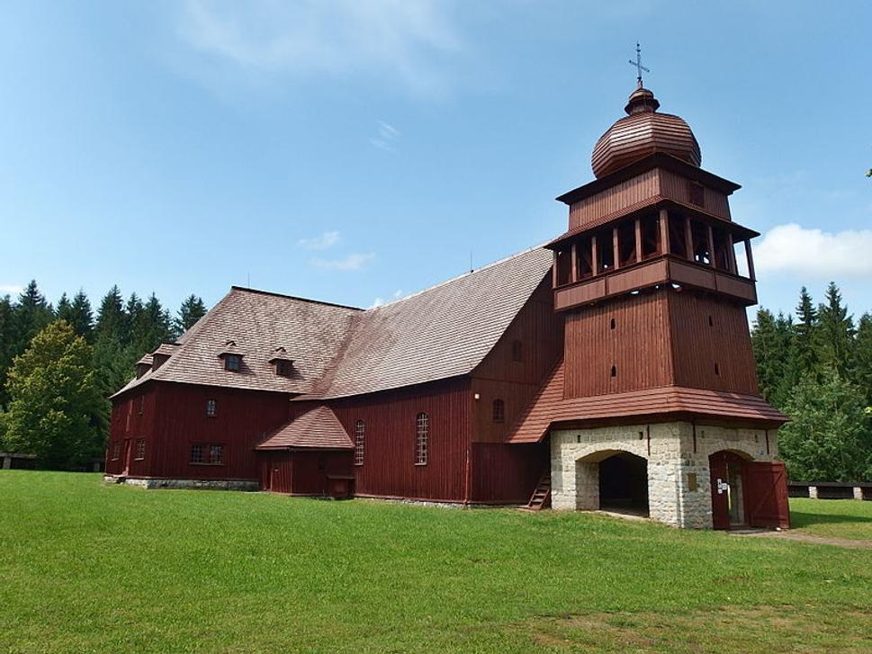 Drevený evanjelický kostol v Svätom Kríži, kam bol prenesený z Paludze pred tým, ako ju zaliali vody Liptovskej Mary. Kostol postavili r. 1774, krátko po tom, ako sa paludzským farárom stal Pavol Šramko.