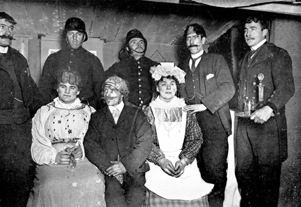Počas dlhej zimy hrali členovia expedície divadlo, záznam z predstavenia "Ticket of Leave" z roku 1902