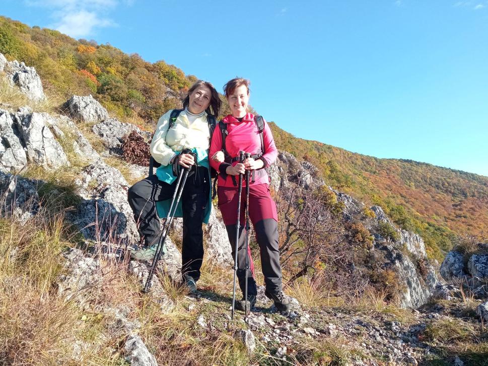 Vyhliadky nad Hrhovom s výhľadom na Horný vrch, Zádielskú planinu, Turniansky hrad.