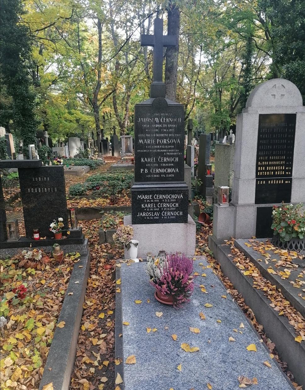 Karel Černoch, nielen spevák ale aj komik v scénkach s Jiřím Wimmerom