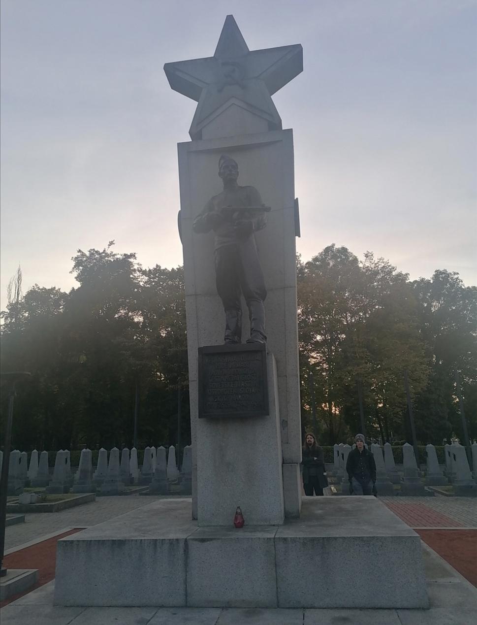 z každej strany iný saldát