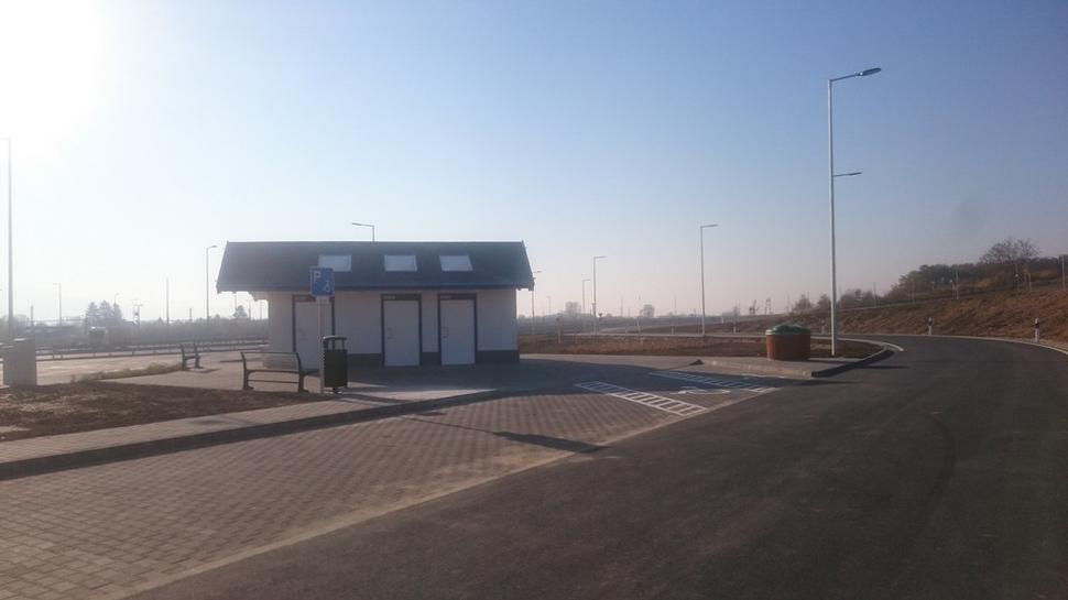 Jedna zo 4 odstavných oddychových plôch na cca 80 km úseku, v oboch smeroch
