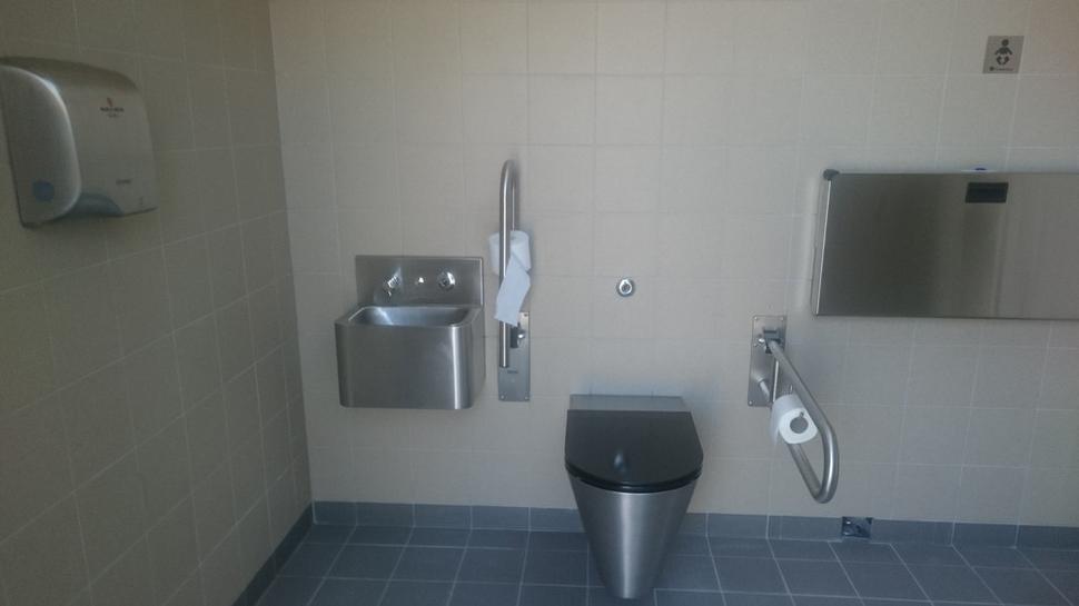 WC na odpočívadle pre imobilných motoristov