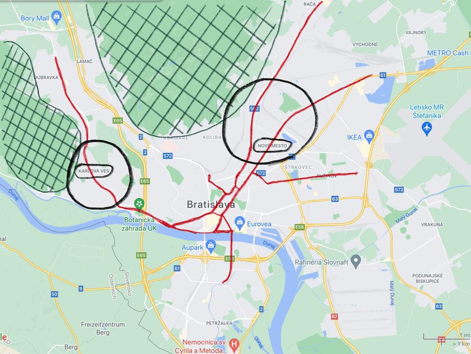 Lokalita: ja preferujem Nové mesto alebo Karlovku. Obe štvrte sú blízko lesov (zelená) a oboma prechádza električka (červená). (Zdroj Google maps)