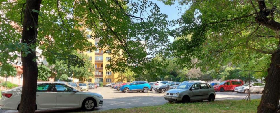 Riešenie parkovania Československých parašutistov, Nové Mesto