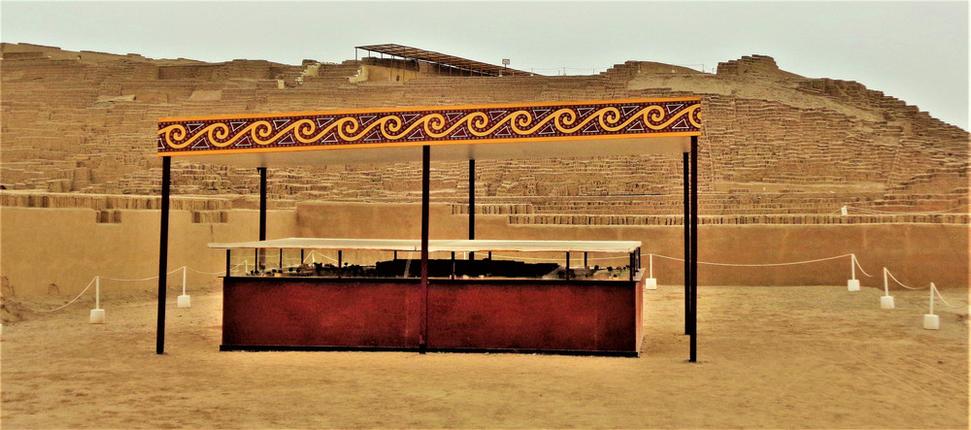 Huaca Puclana - zachovaná pyramída z nepálenej tehly v Lime