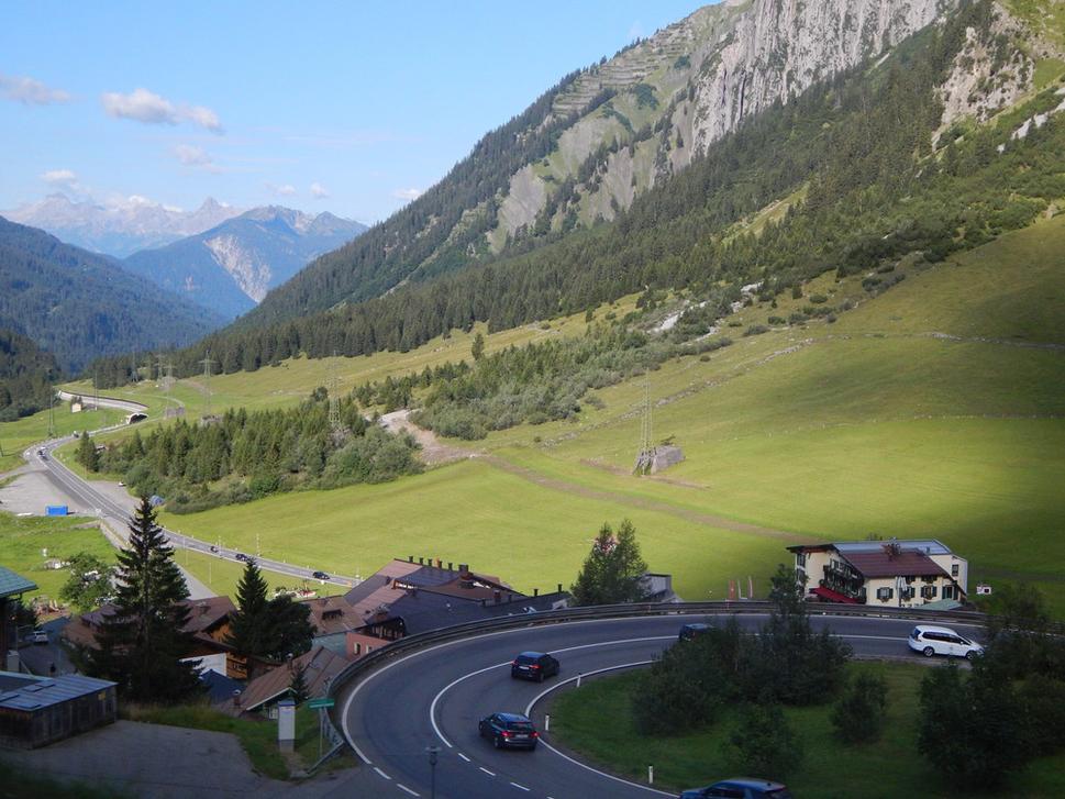 V horskom sedle Arlberg Pass
