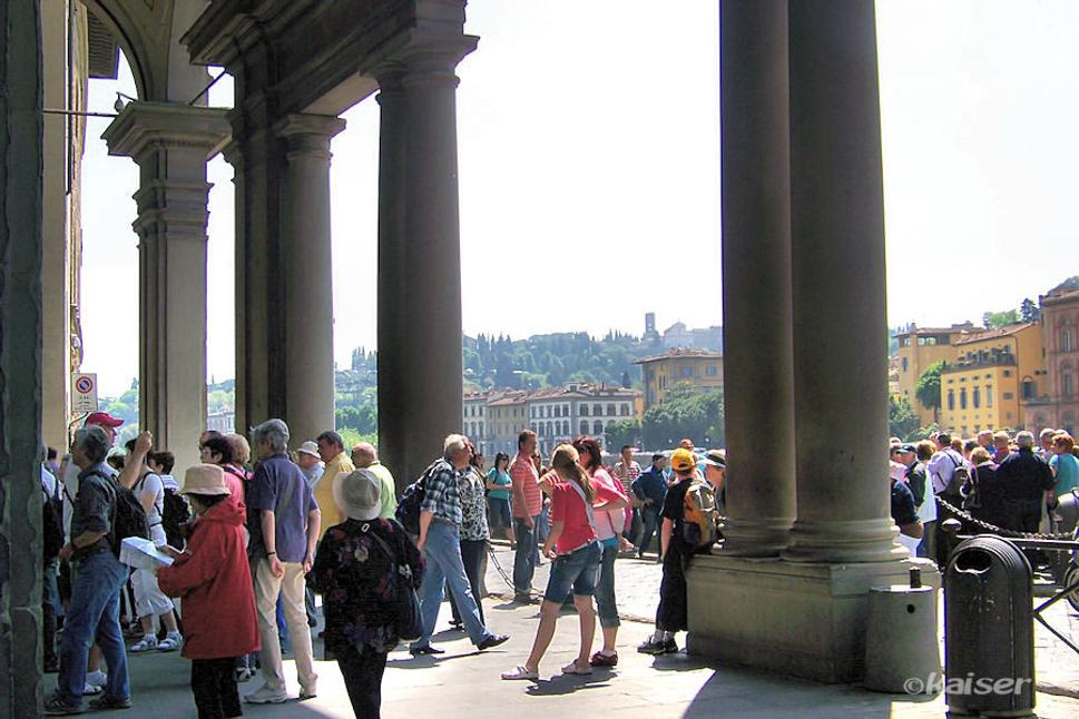 Nábrežie rieky Arno pri Galérii Uffizi