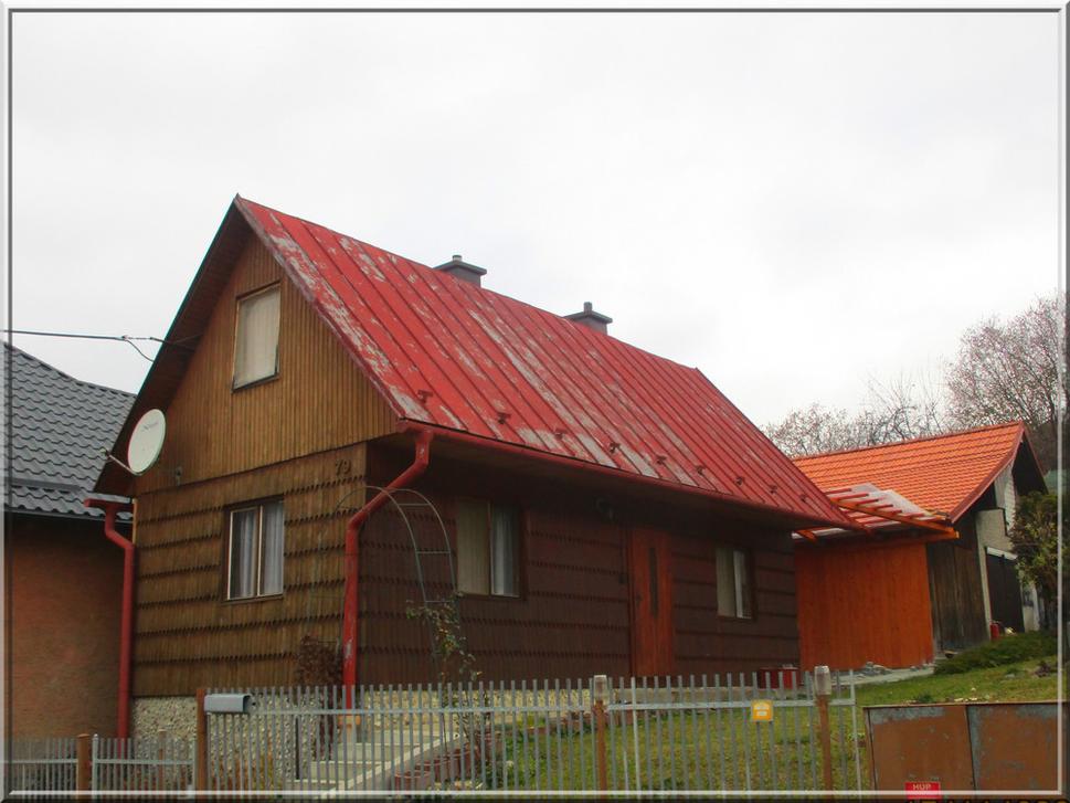 V dedine je niekoľko dreveníc