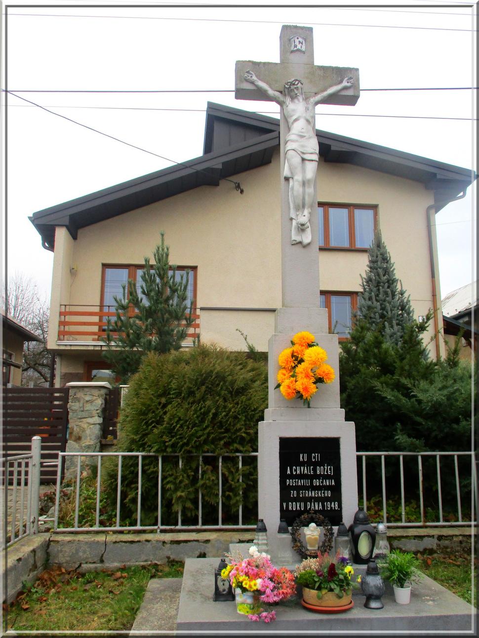 Kríž pred domom