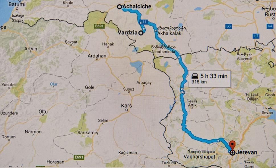 Vardzia leží na juhu Gruzínska, iba pár kilometrov od hraníc s Tureckom. Do Vardzie sme odskočili cestou z gruzínskeho Achalciche do arménskeho Jerevanu.