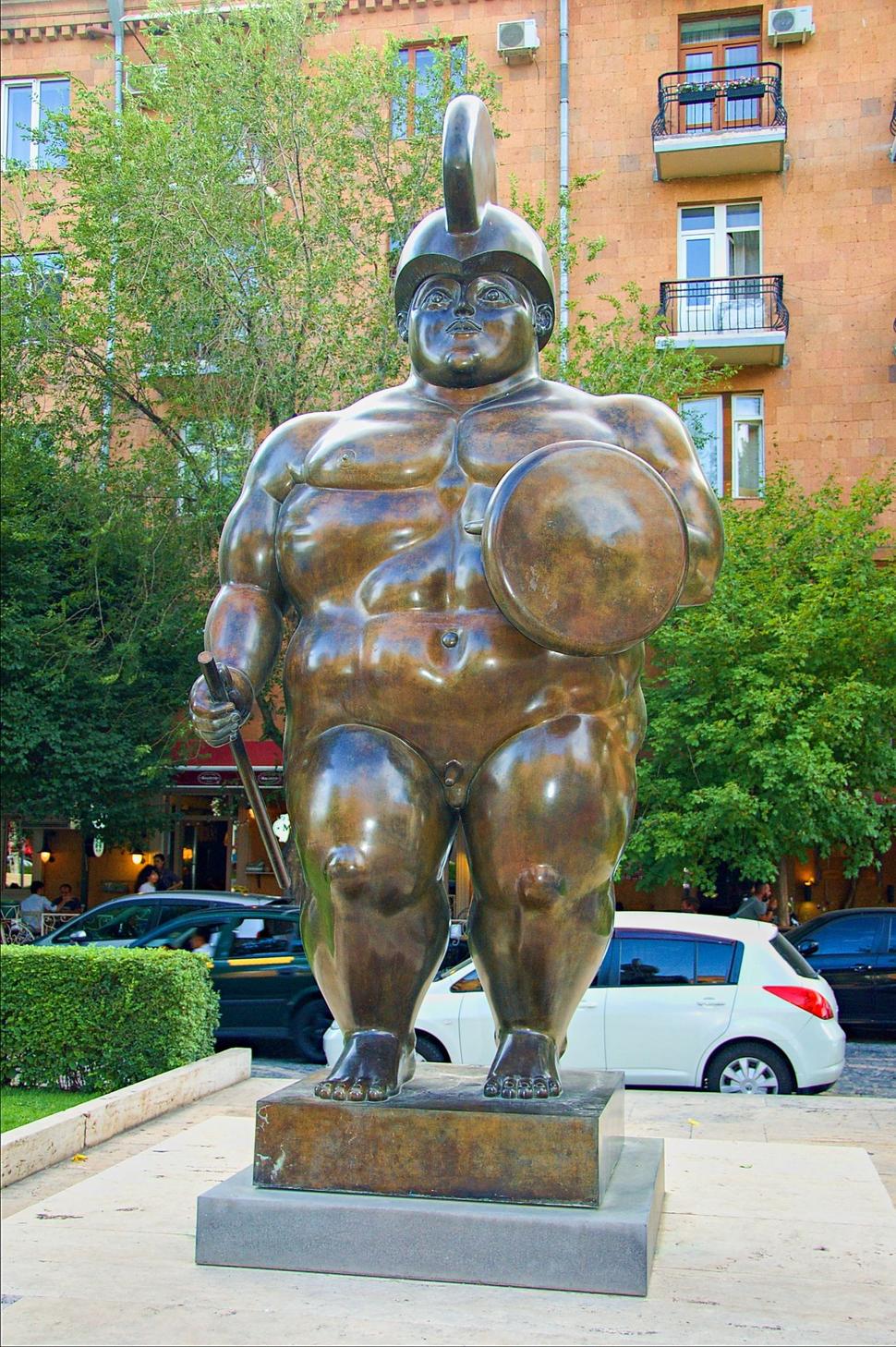 Fernando Botero je aj tvorcom „Rímskeho vojaka“.