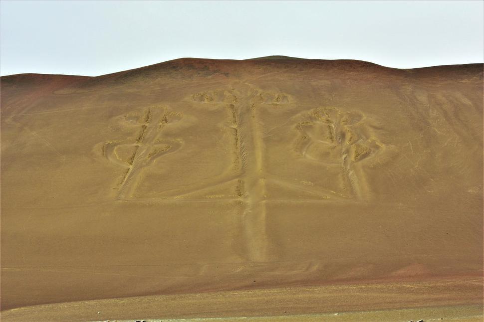 Candelabro - obrovský geoglyf pripomínajúci kaktus