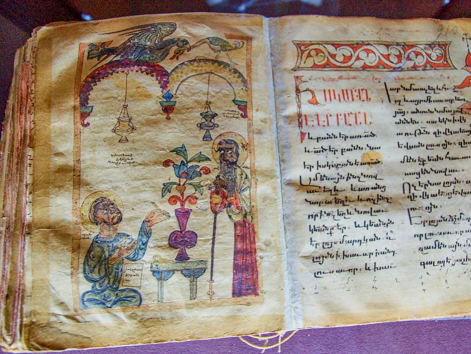 Múzeum písomníctva Matenadaran - Evanjelium/Gospel z mesta Argilan napísal a ilustroval v roku 1294 mních Chačer.