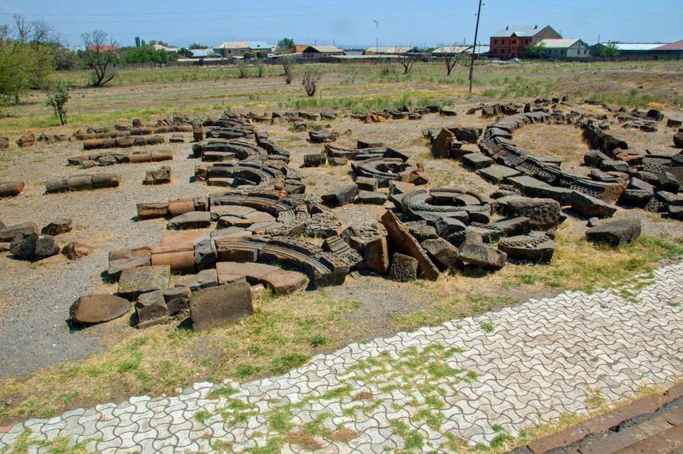 Archeologické práce na ruinách chrámu Zvartnots pokračujú naďalej.