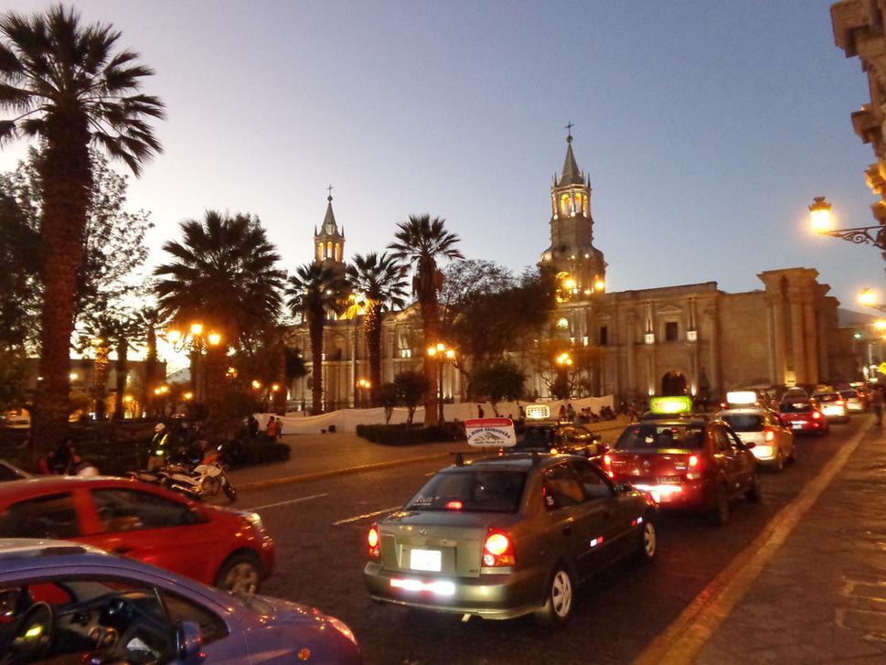 Plaza de Armas večer