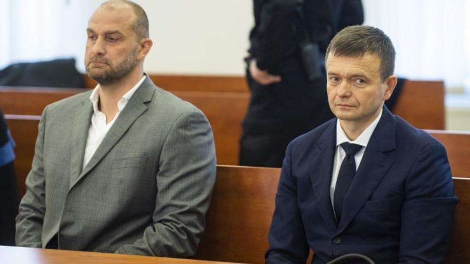 Moskvič Slavomír Haščák s hrubokrkým zápasníckym inžinierom, podľa Petra Bardyho poctivý človek génius na hane šedej ekonomiky. To povieme si potom Bardymu nevadí ani o tom ču..akovi, koho chlieb papkaš pre toho pišeš napríklad knihu homu vulgaris Matovič