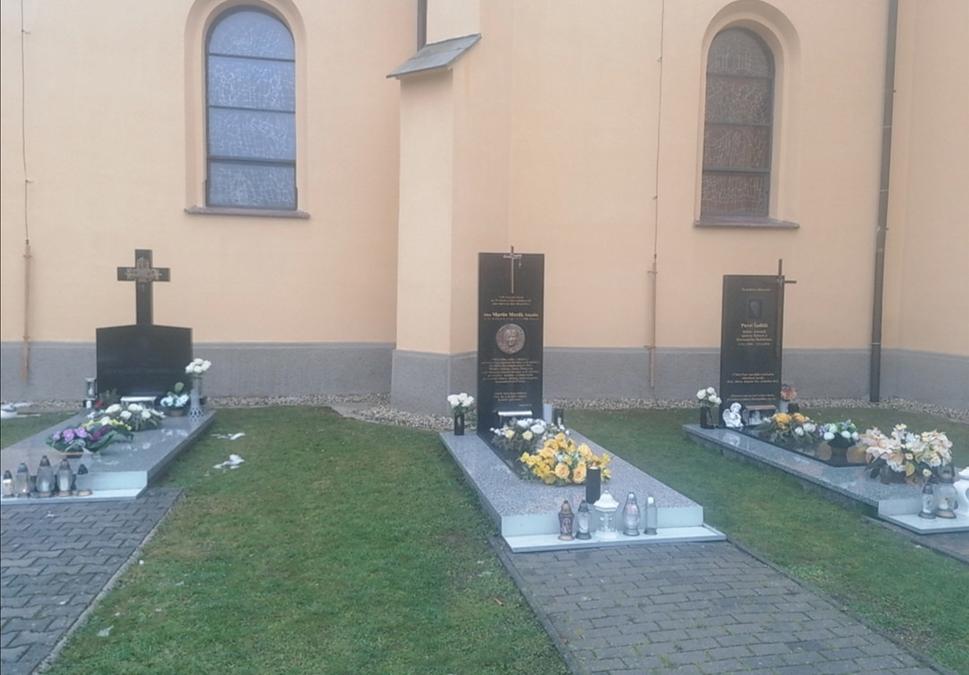 trojica hrobov