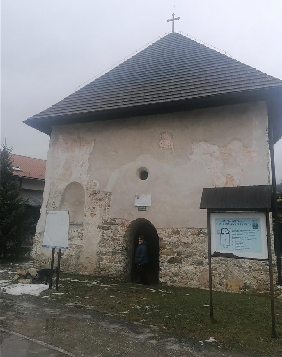 apsida kostola Márie Kráľovnej anjelov