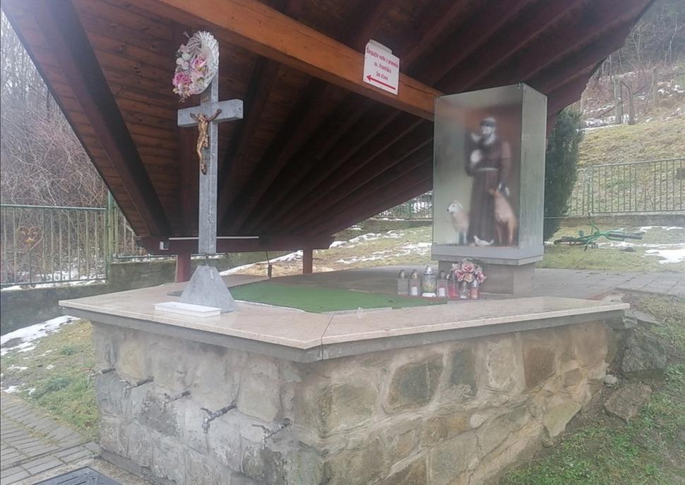 Nový prameň sv. Framtiška z Assisi s kohútikmi