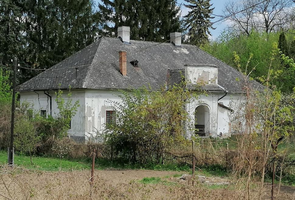 Kaštieľ pod hradom Hajnáčka
