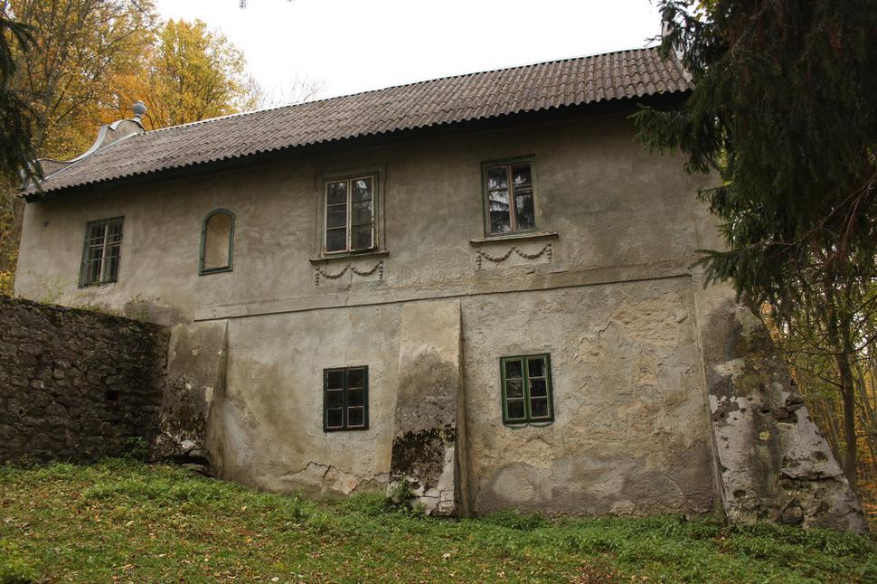 Mon Repos, Malacky (hospodárska budova pri už neexistujúcom drevenom zámočku)