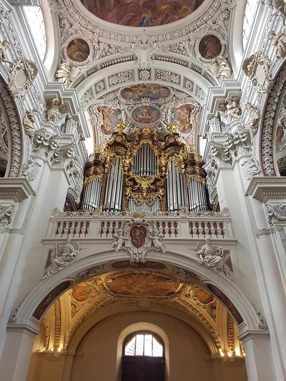 Najväčší organ na svete s 17 388 píšťalami a do detailov prepracovaný interiér