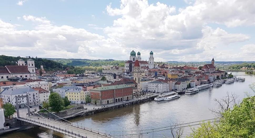 Z horného hradu je viditeľný ojedinelý jav - sútok troch riek
