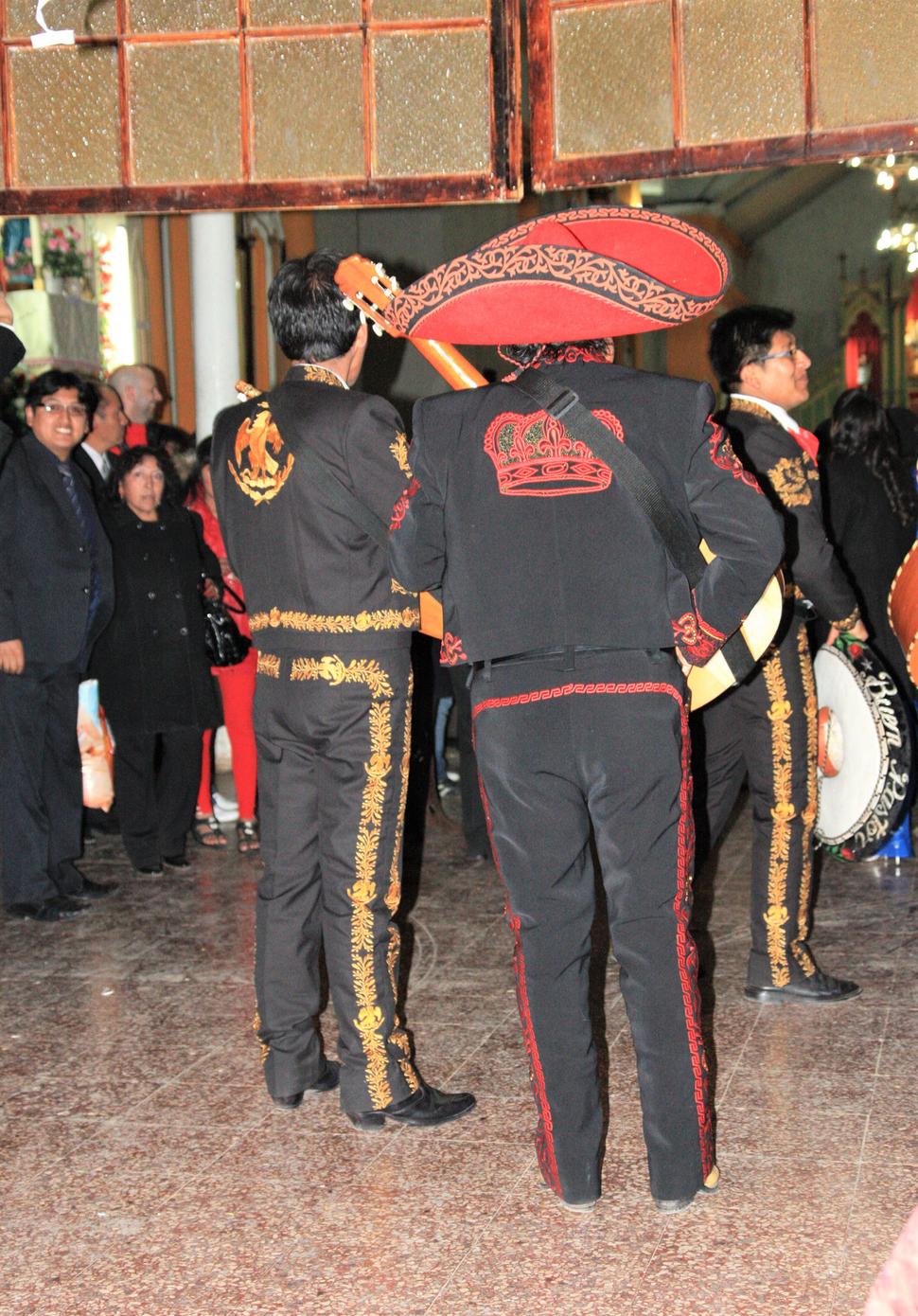 pri zvukoch mexickej kapely sa pomaly odoberáme do postele