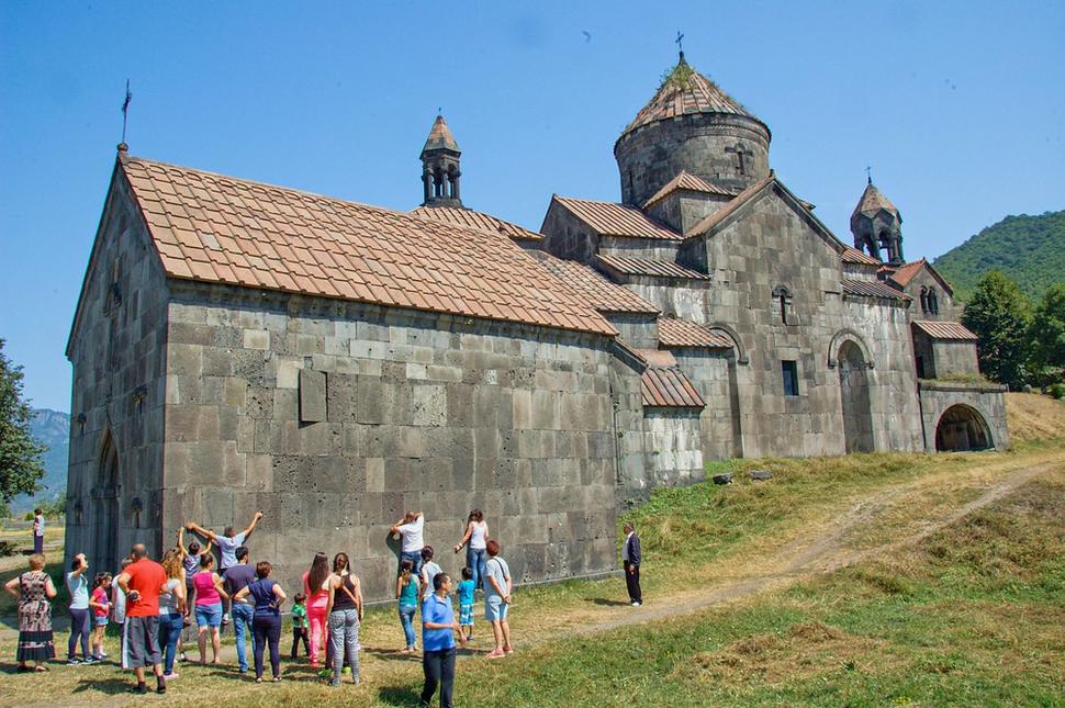 Hra "na spadnutie" oživila areál kláštora Haghpat.