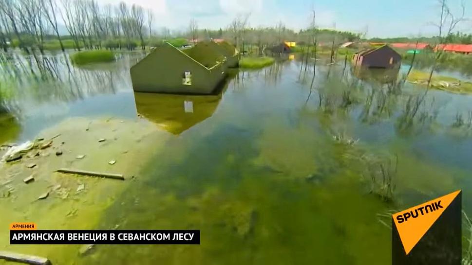Okolie jazera sa postupne mení na „sevanské Benátky“.