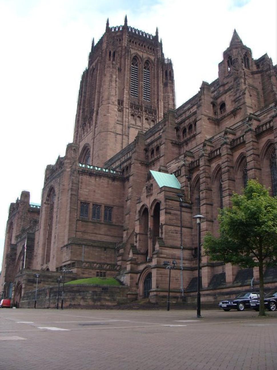 Liverpool Cathedral - najväčsia katedrála v UK a piata najväčšia na svete