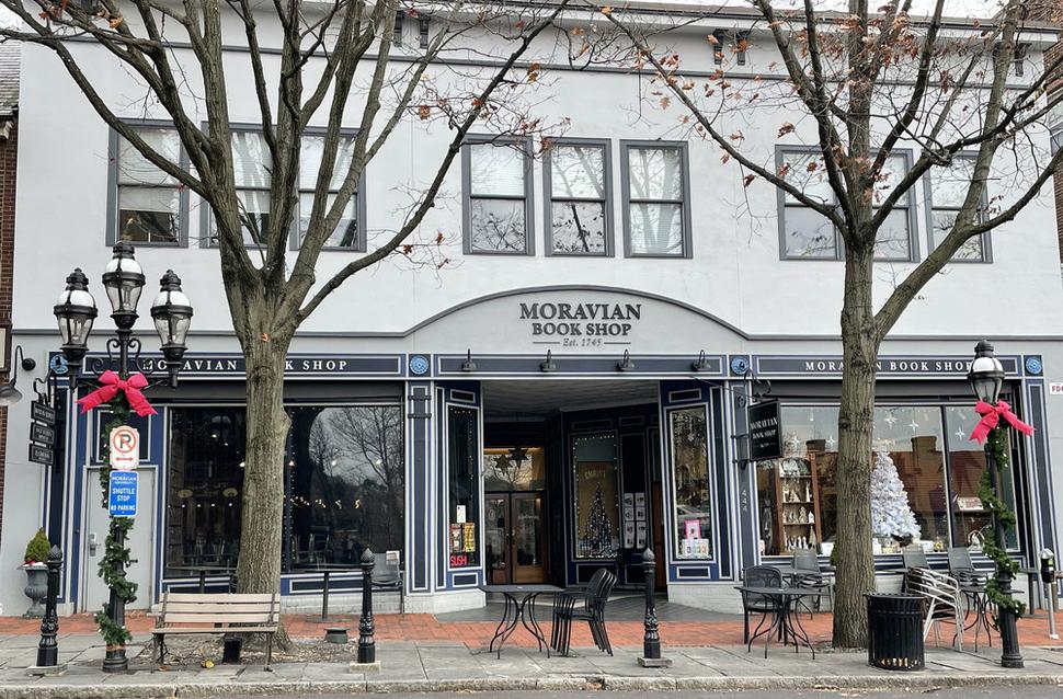 Moravian Book Shop - najstaršie stále fungujúce kníhkupectvo v USA a druhé najstaršie na svete.