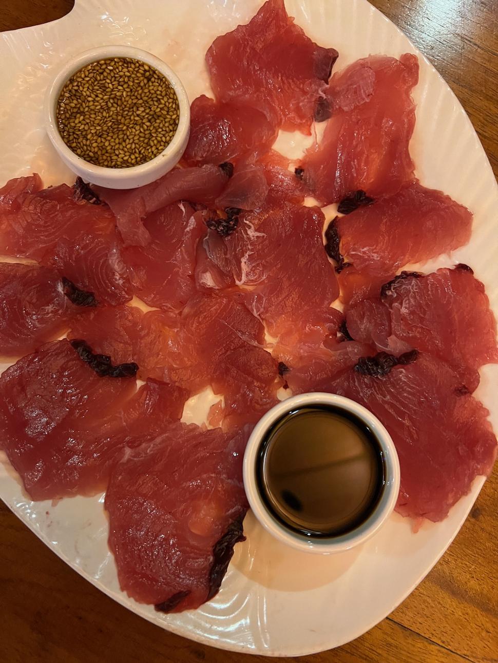 V Red Tuna sme si dali sašimi z čerstvého tuniaka.