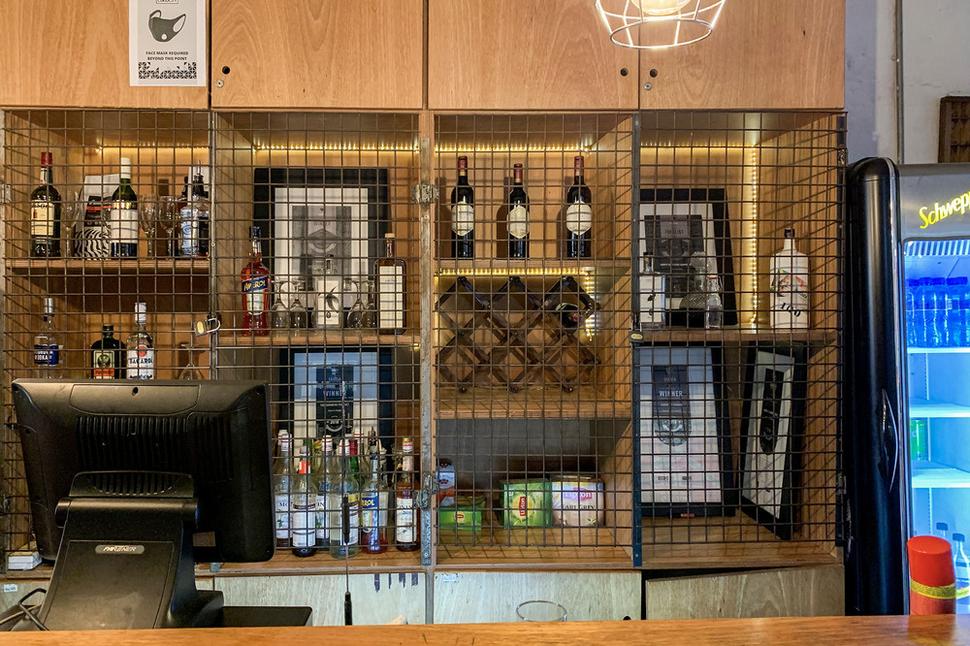 Lokálny bar v meste