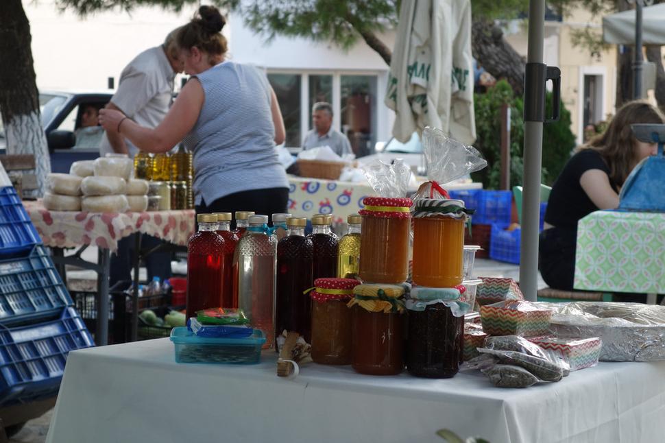Potamos, trh