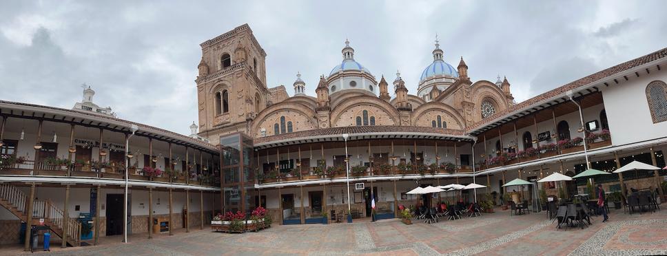 Ešte jeden pokus, ale tu už vidlo skreslenie panoramatickej fotografie.