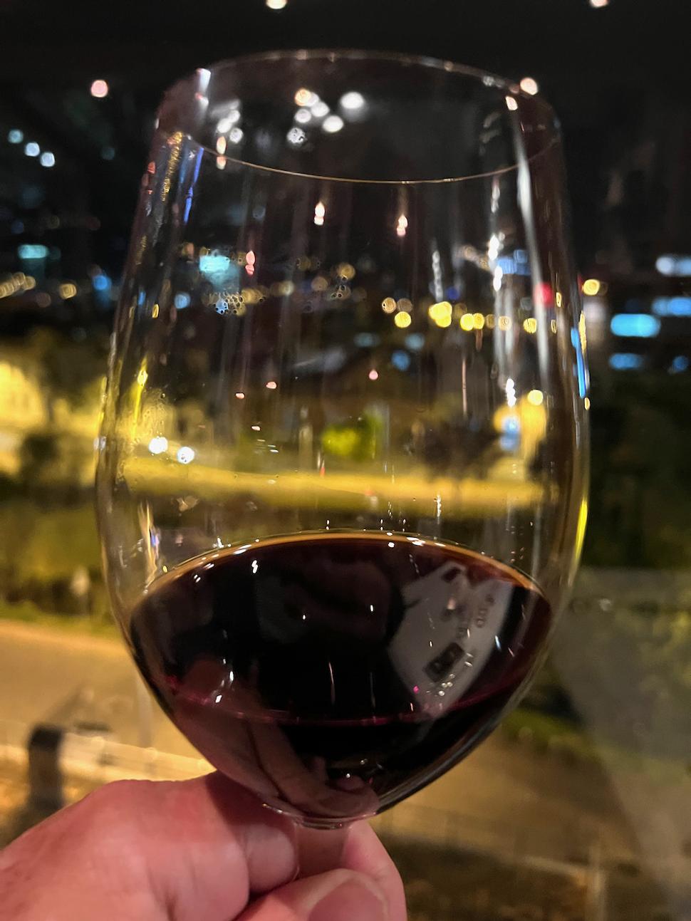 Cabernet sauvignon z vinárskeho podniku Dos Hemisferios.