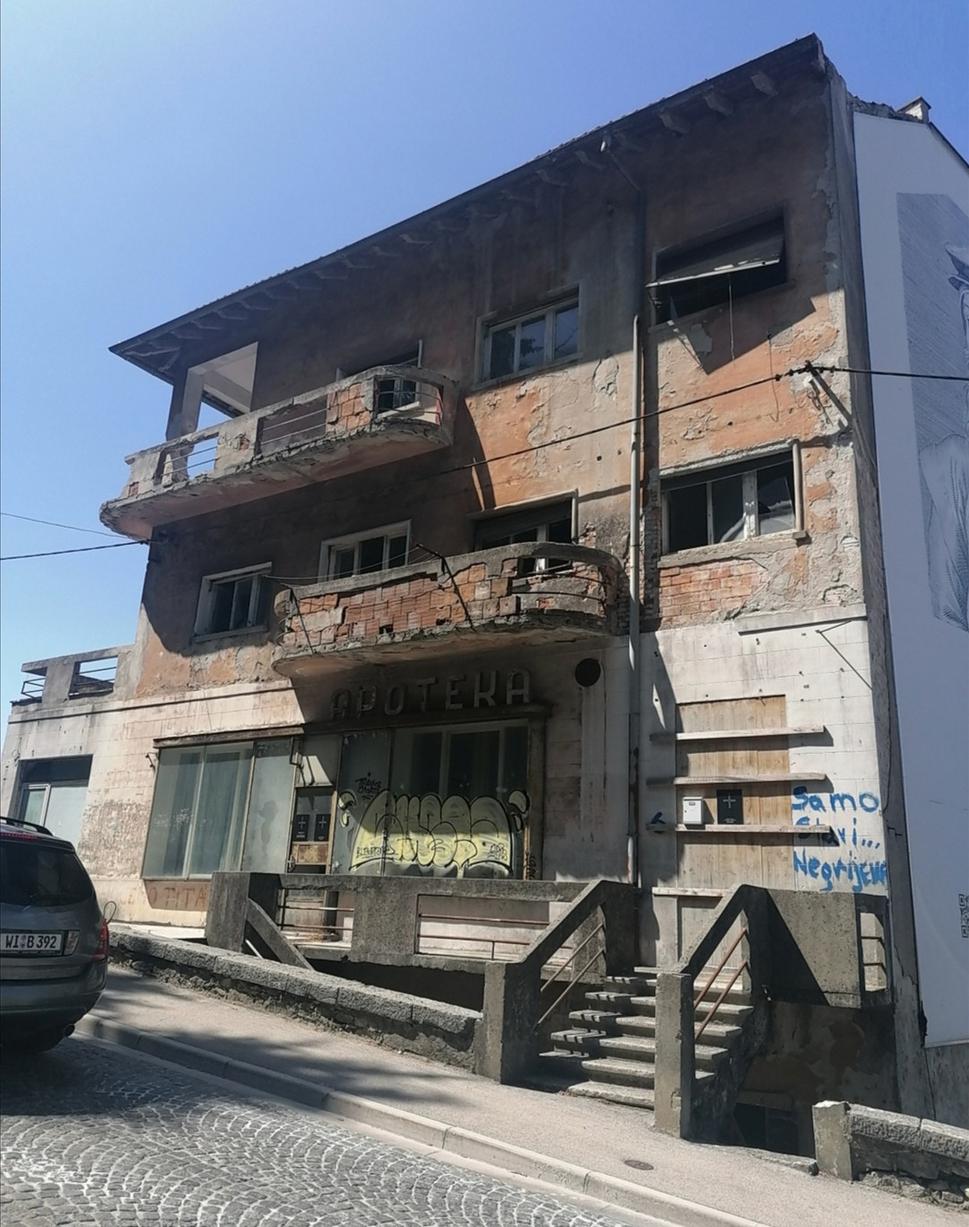 či táto "apotéka" v Rabaci je dôsledok vojny, netuším