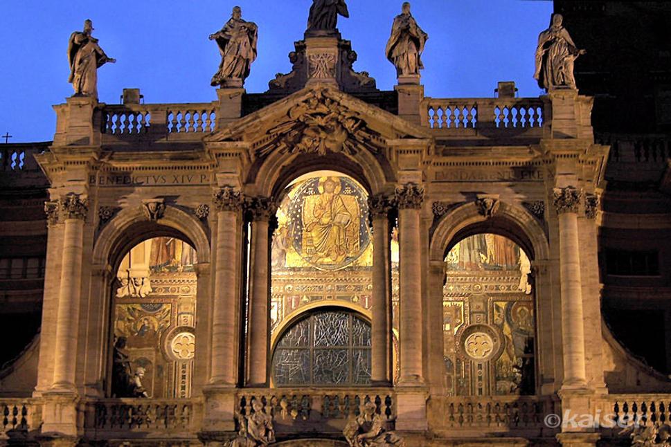 Večerné pohľady na baziliku Santa Maria Maggiore.