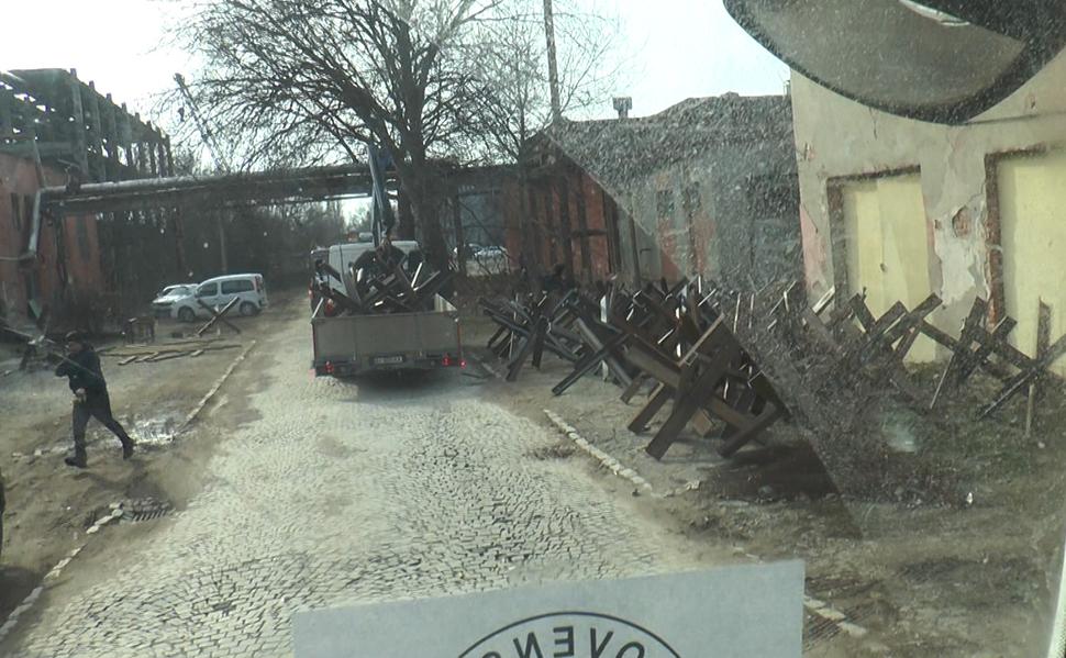 Opustená priemyselná zóna Užhorodu s bizarnou kulisou.